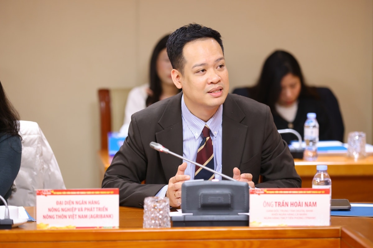 Thanh toán không dùng tiền mặt định hình lại bức tranh giao dịch ngày Tết