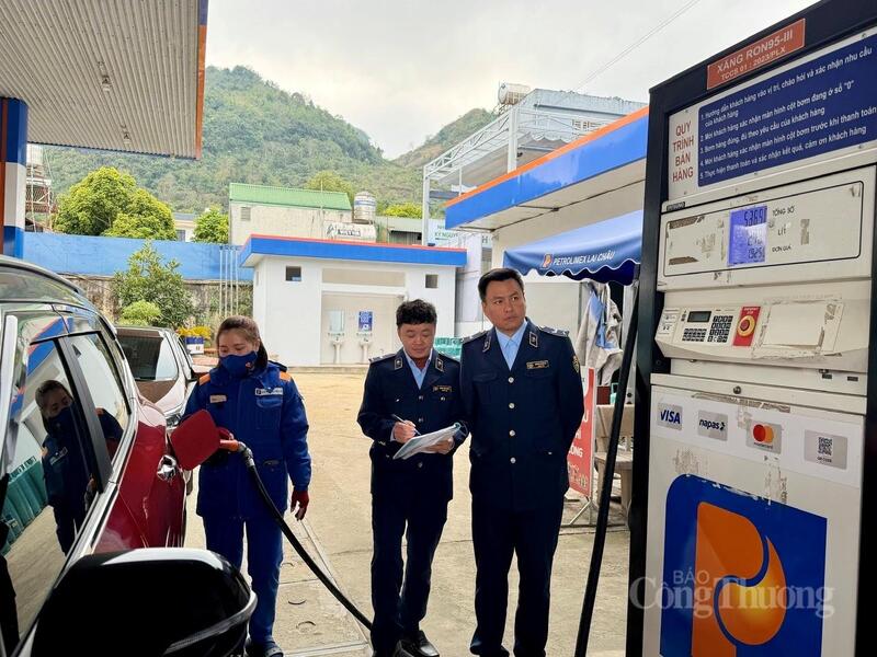 Các cửa hàng xăng dầu trên địa bàn tỉnh Lai Châu bảo đảm không gián đoạn nguồn cung phục vụ người dân.