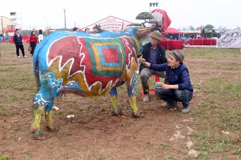 Hội thi trang trí trâu tại lễ hội Tịch điền Đọi Sơn năm 2026. Ảnh: Diệu Anh