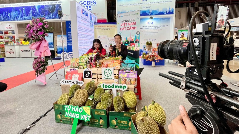 Đưa nông sản lên sàn thương mại điện tử. Ảnh minh hoạ