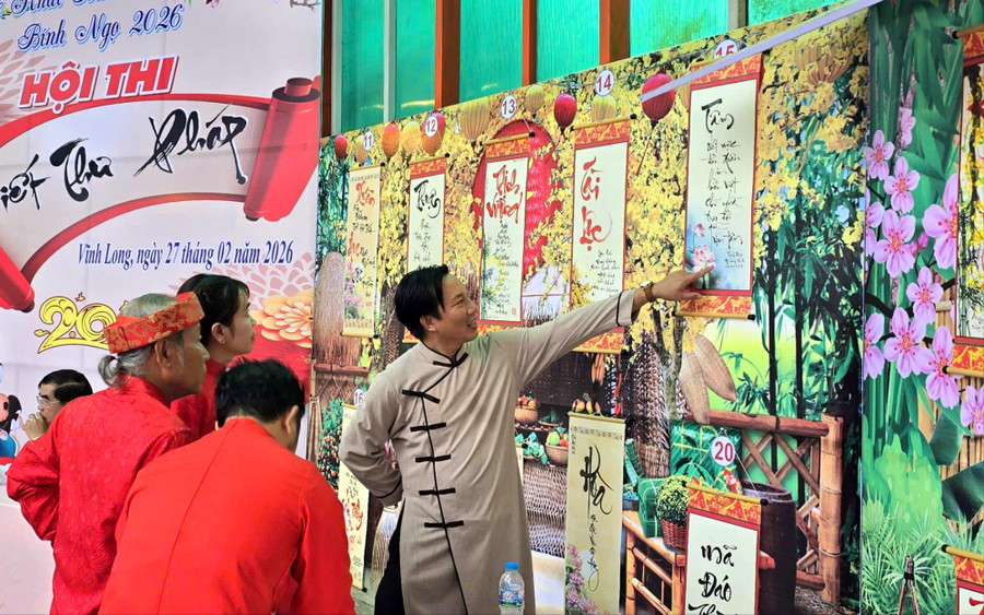 Hội thi Viết thư pháp thu hút nhiều đơn vị tham gia. z7568916418615-f9d18e06c30c3de71ba8ab0b2cc8c43c-3309.jpg