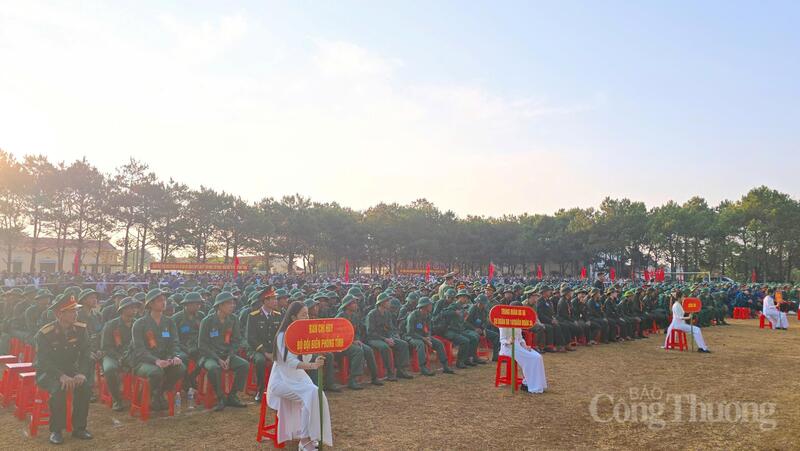 Cùng với các địa phương trong cả nước, tỉnh Gia Lai đồng loạt tổ chức Lễ giao nhận quân năm 2026 tại 14 điểm trên địa bàn.