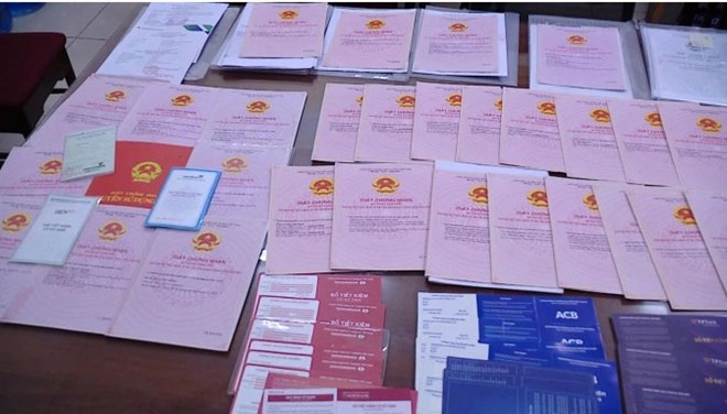 Bố mẹ Mr Pips Phó Đức Nam tẩu tán tiền, giấu hàng trăm lượng vàng trong valy