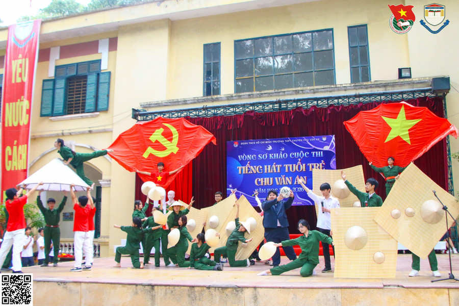 Những bài hát mang âm hưởng ca ngợi đất nước được cất lên cùng sự đầu tư về trang phục, đạo cụ của các em chính là điểm nhấn tại hội thi. an-1.jpg