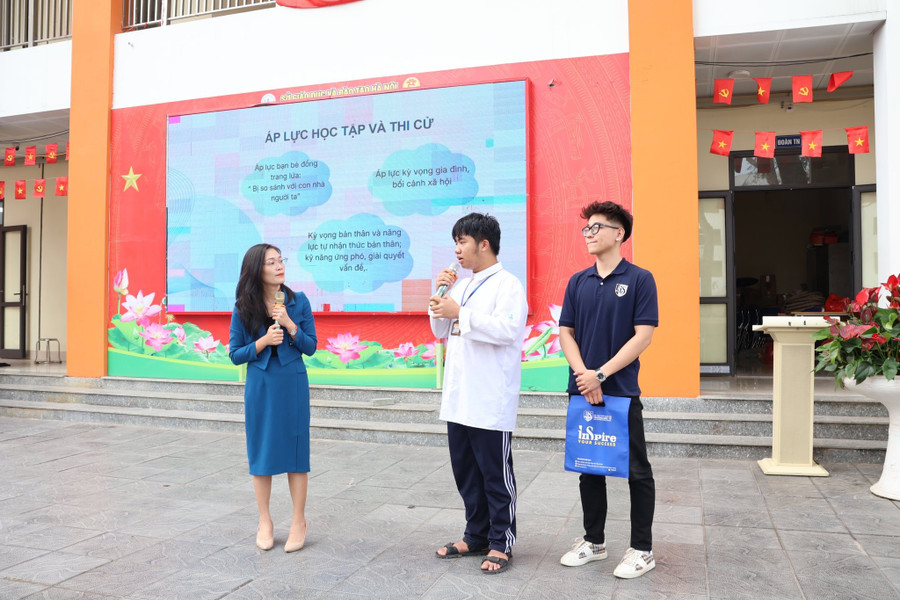 Nhà trường còn tổ chức tư vấn, giải tỏa áp lực trước Kỳ thi tốt nghiệp THPT sắp tới và lựa chọn nghề nghiệp cho học sinh. hd-2.jpg