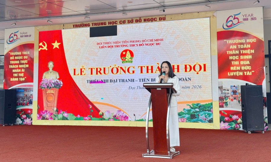 Nhà giáo Đào Thị Phượng - Hiệu trưởng Trường THCS Đỗ Ngọc Du nhấn mạnh vai trò, ý nghĩa của ngày 26/3. du-7.jpg