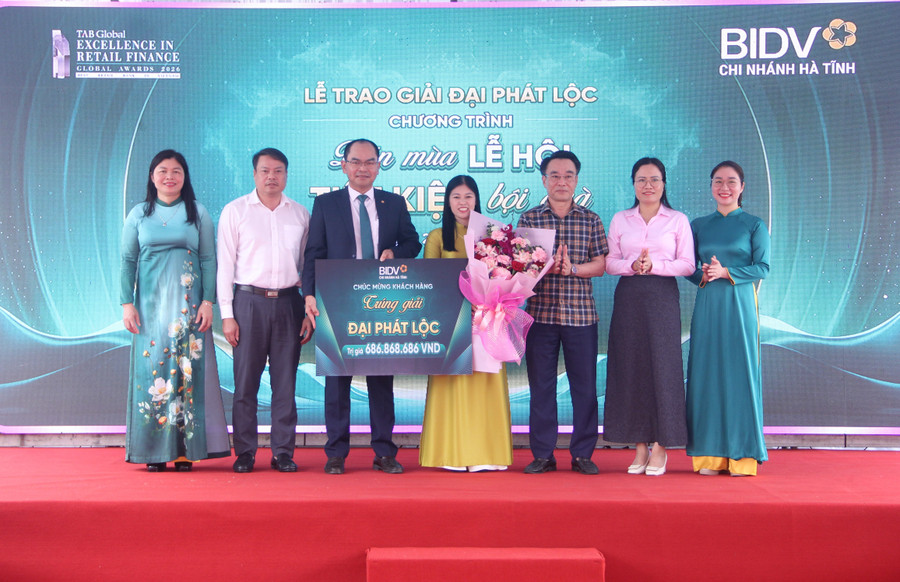 Khách hàng ở Hà Tĩnh trúng hơn 686 triệu đồng khi gửi tiết kiệm tại BIDV.