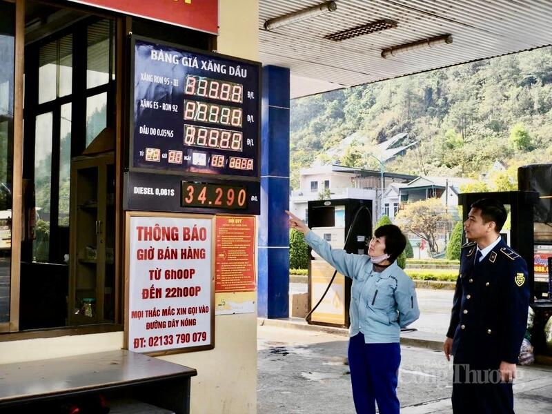 Các cửa hàng bán lẻ xăng dầu trên địa bàn tỉnh Lai Châu luôn tuân thủ nghiêm quy định về niêm yết giá, bán đúng giá và đảm bảo nguồn hàng.