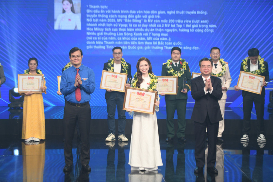 Ca sĩ Hòa Minzy là một trong 10 gương mặt trẻ Việt Nam tiêu biểu năm 2025. gm-4.jpg