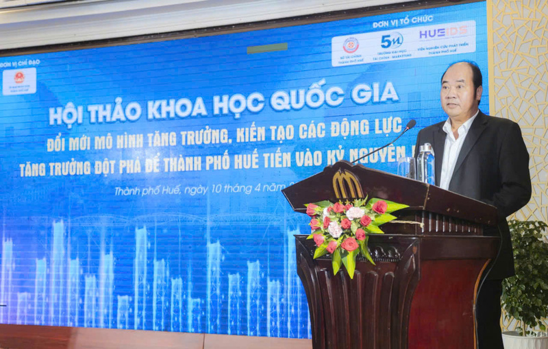 Phó Chủ tịch UBND thành phố Huế Nguyễn Văn Mạnh phát biểu tại hội thảo. Ảnh: Nguyễn Tuấn