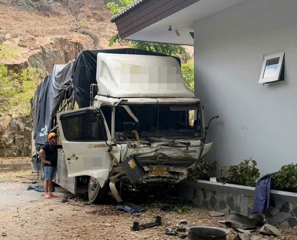 Xe tải tại hiện trường. Ảnh: Duy Tuấn