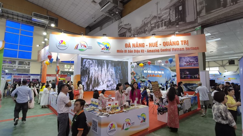 Du khách đến tham quan Hội chợ có thể tham gia một số chương trình kích cầu du lịch tập trung như: vé máy bay giảm giá, phòng khách sạn, khu nghỉ dưỡng khuyến mại cùng các sản phẩm OCOP phục vụ khách du lịch của các vùng miền trong cả nước…