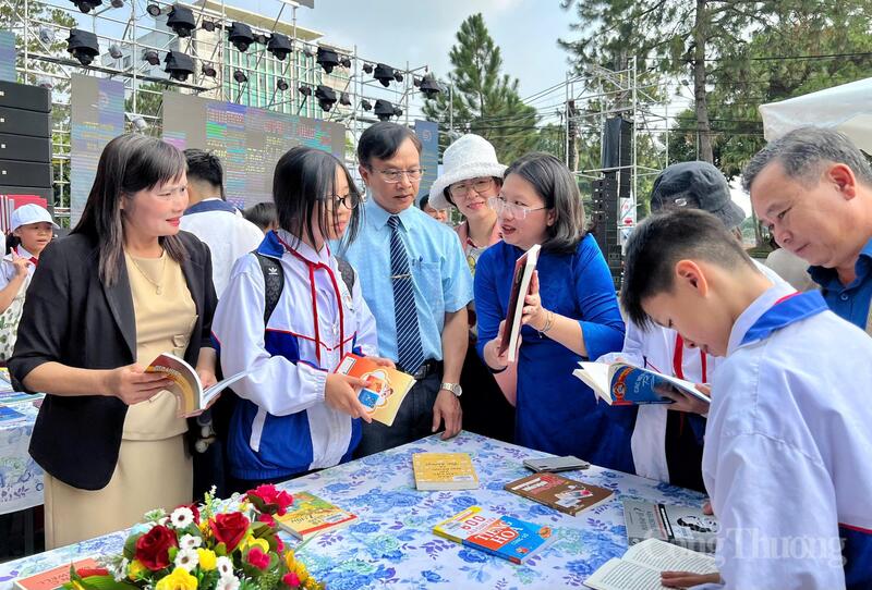 Sở Văn hóa, Thể thao và Du lịch tỉnh Gia Lai tổ chức chương trình phát động hưởng ứng Ngày Sách và Văn hóa đọc Việt Nam lần thứ V.