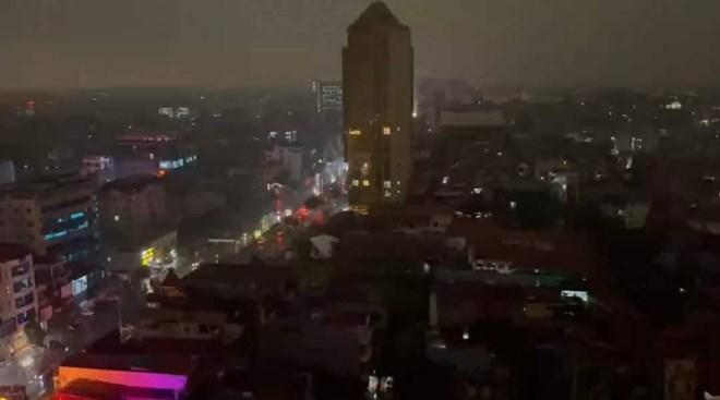 Thái Nguyên trời tối đen như mực, nhiều nơi ngập sâu do mưa giông