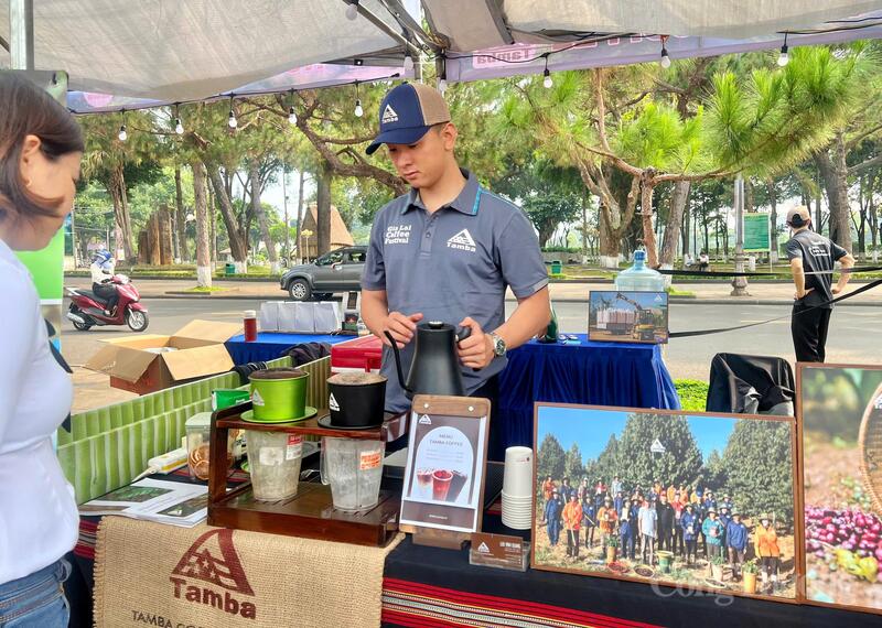 Không gian trưng bày cà phê tại tại Quảng trường Đại Đoàn Kết.