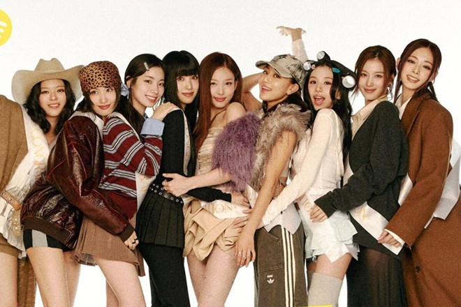 TWICE liên tục phá kỷ lục với chuyến lưu diễn