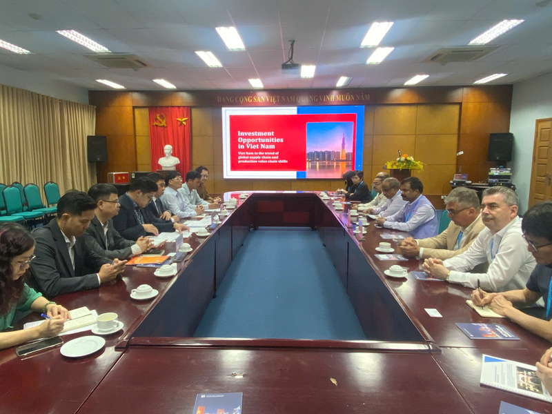 Chương trình tiếp đón Uỷ ban Dâu tằm tơ quốc tế. Ảnh: Phạm Giang