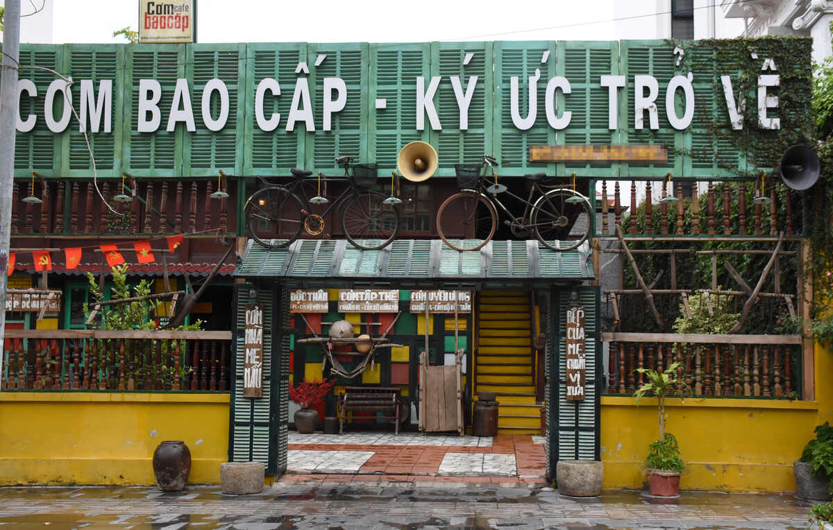 Trải nghiệm quán cơm bao cấp tái hiện cuộc sống “thời ông bà” giữa lòng Quảng Ninh