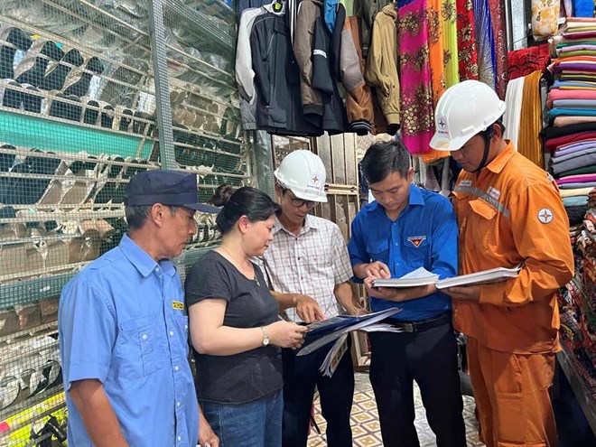 Hóa đơn tiền điện vì sao dễ tăng mạnh trong mùa nắng nóng?