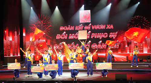 Phần thi của Đội Nhà máy In tiền Quốc gia. Ảnh: Hữu Chánh