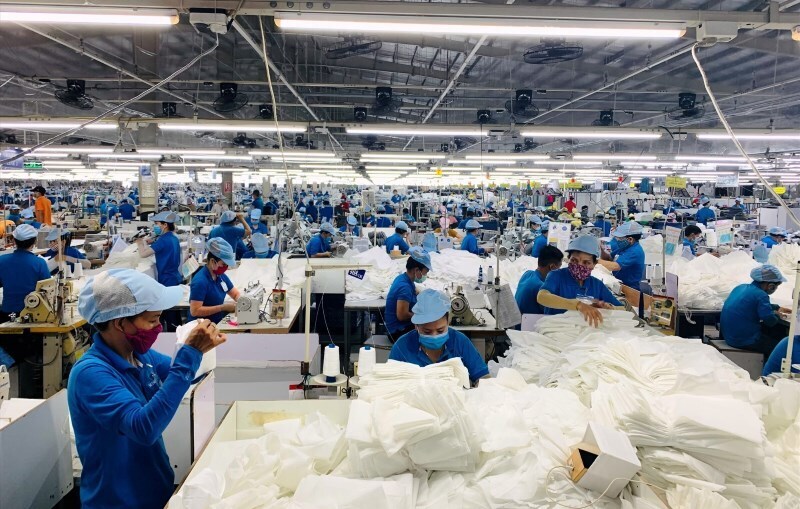Chương trình phát triển công nghiệp hỗ trợ giai đoạn 2026 - 2035 đặt mục tiêu phấn đấu đến năm 2030 tỷ lệ nội địa hoá ngành dệt may đạt 60%. Ảnh minh họa