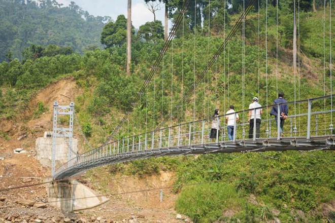 Nắng nóng vẫn gay gắt ở Đà Nẵng, cảnh báo lốc xoáy trên biển