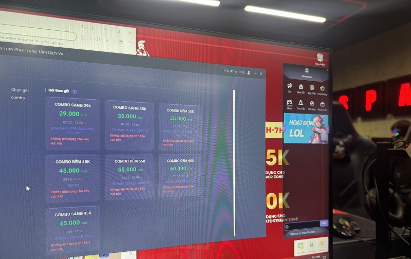 Các gói combo đêm của Spartacus Gaming Center được bán ngay tại bàn chơi. Ảnh: PV