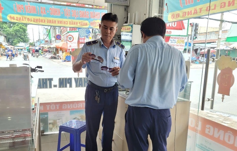 Đội Quản lý thị trường số 16 cho biết, từ ngày 5/5 đến 18/5/2026, đơn vị đã triển khai 14 quyết định kiểm tra đột xuất đối với các hộ kinh doanh trên các tuyến đường trọng điểm thuộc các xã Phú Hòa Đông, Tân An Hội và Củ Chi. Ảnh: Chi cục QLTT TP. Hồ Chí Minh.