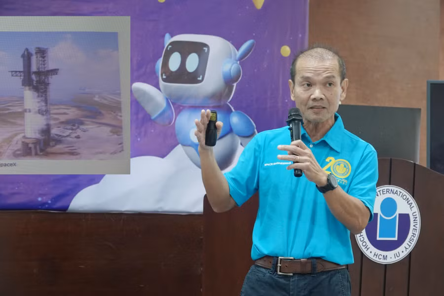 GS Bruce Vũ, thỉnh giảng trong lĩnh vực kỹ thuật hàng không - vũ trụ và vật lý ứng dụng tại Trường Đại học Quốc tế (Đại học Quốc gia TP HCM) theo diện thu hút giáo sư đầu ngành. Ảnh: Mạnh Tùng. thi-thuc-nhan-tai-1.jpg