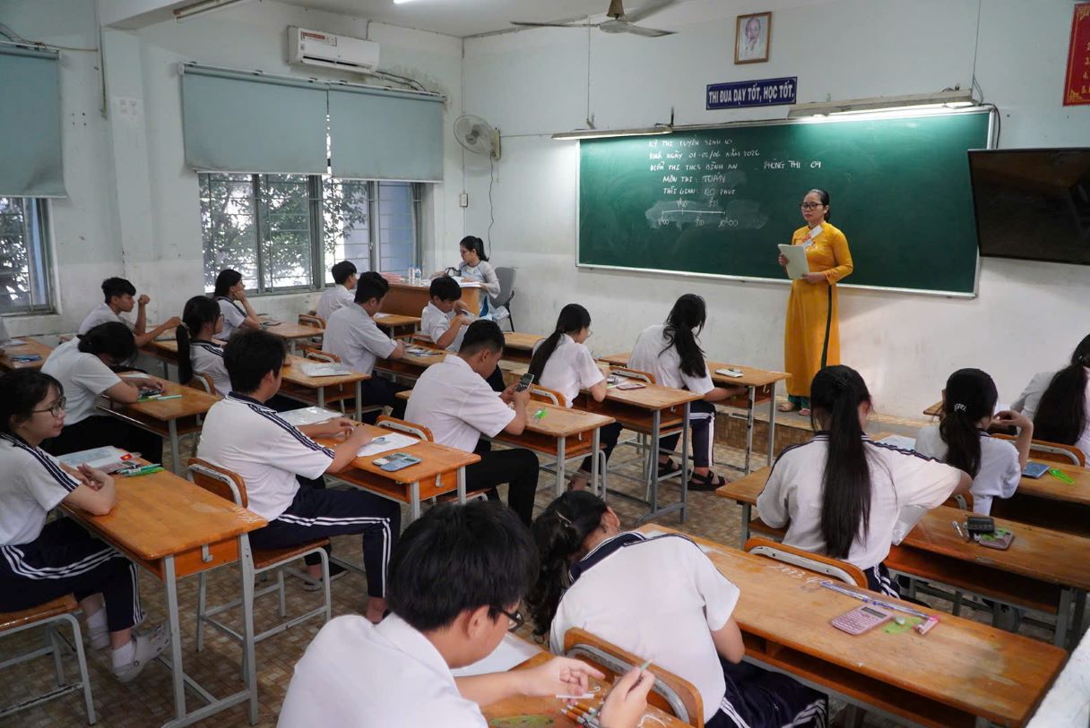 Môn Toán có thời gian làm bài là 120 phút. Ảnh: Chân Phúc