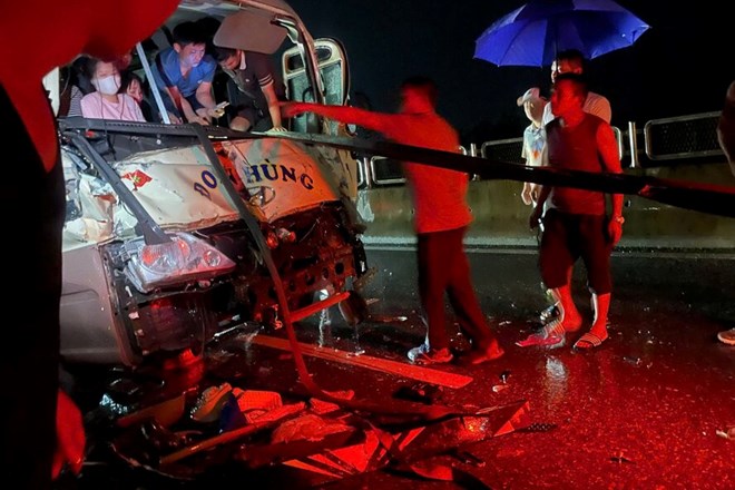 Tai nạn liên hoàn giữa 4 ô tô trên cao tốc Tuyên Quang - Phú Thọ