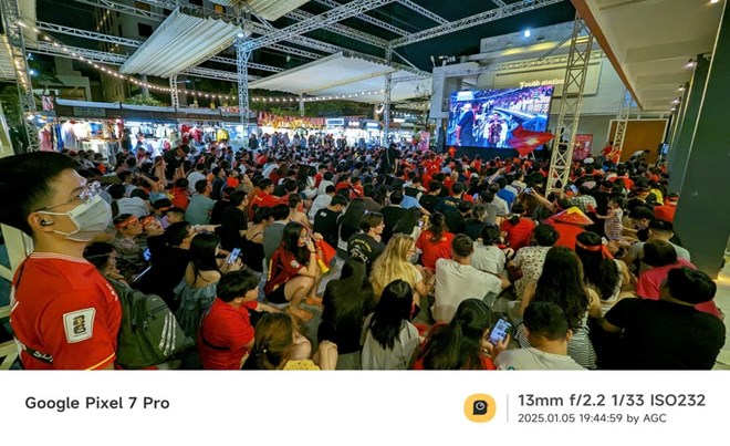 Xem World Cup tại Việt Nam: Đam mê xen lẫn lo toan