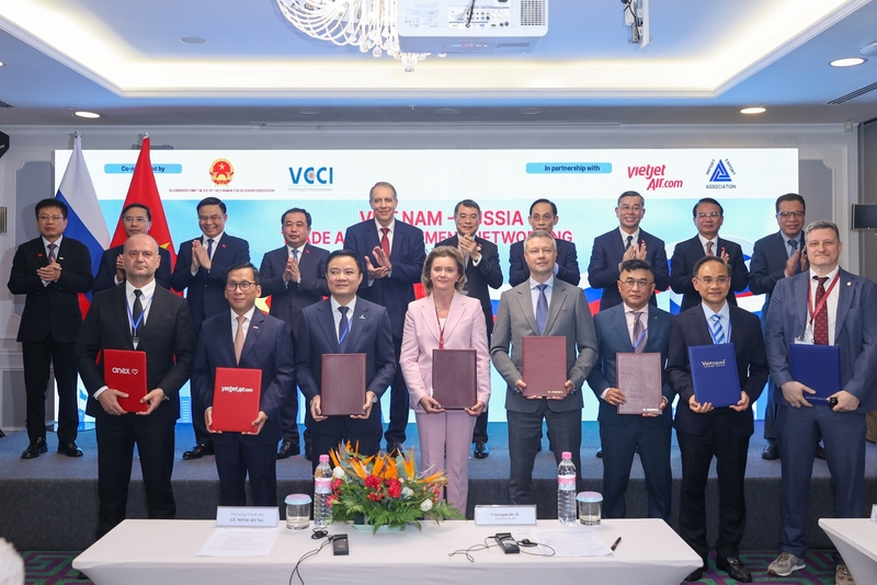 Thủ tướng Lê Minh Hưng chứng kiến trao thoả thuận hợp tác, biên bản ghi nhớ giữa các doanh nghiệp Việt Nam và Liên bang Nga - Ảnh: VGP/Nhật Bắc