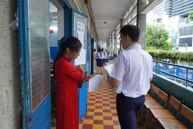 Điểm chuẩn lớp 10 chuyên tại TPHCM tăng mạnh, chuyên Sinh dẫn đầu với 39,25 điểm