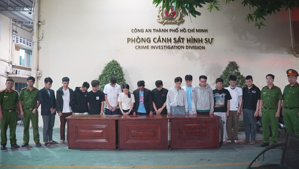 Các đối tượng bị bắt giữ tại cơ quan công an. Ảnh: Công an
