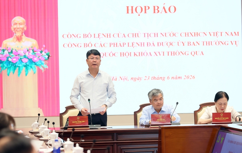 Thứ trưởng Bộ Tư pháp Nguyễn Thanh Tịnh cho biết những nội dung chính của Pháp lệnh Hợp nhất văn bản quy phạm pháp luật. Ảnh: VGP