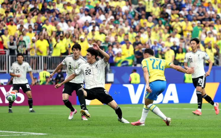 Brazil là đội thứ 2 giành quyền góp mặt tại vòng 16 đội. Ảnh: FIFA