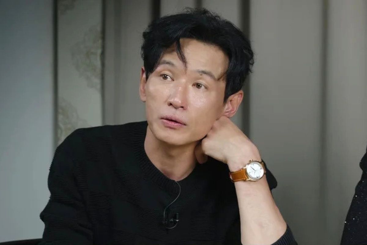 Hwang Jung Min ở tuổi 57. Ảnh: cắt từ video