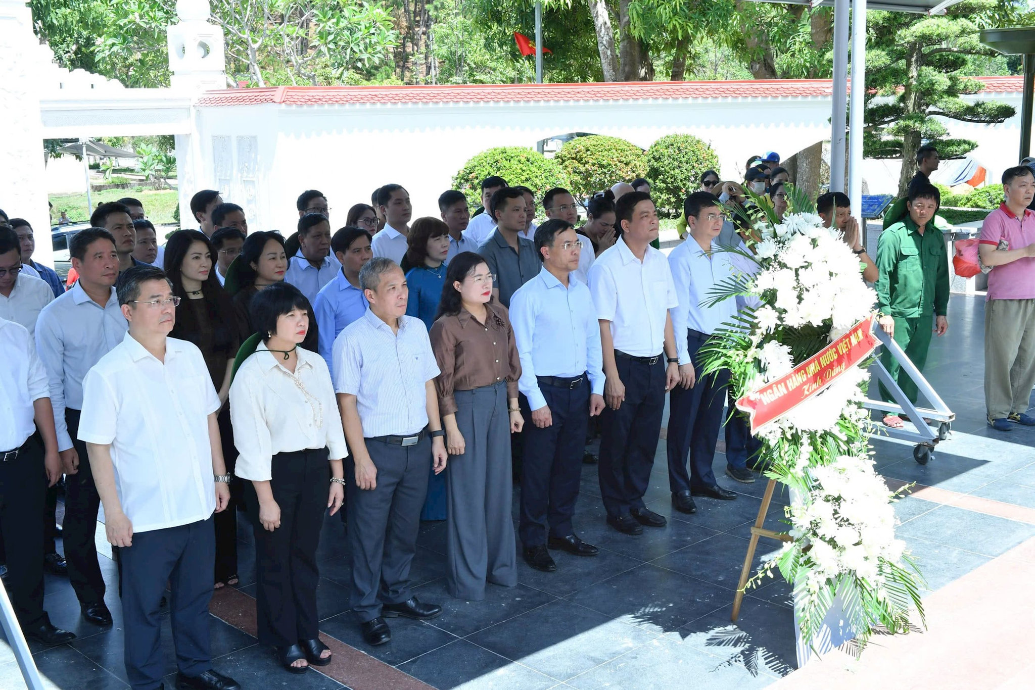 12.7-4-nganh-ngan-hang-tri-an-cac-anh-hung-liet-si.jpg