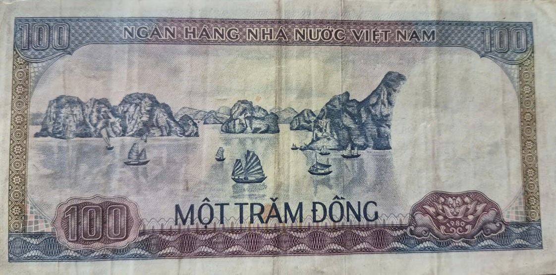 Vịnh Hạ Long trên tờ 100 đồng năm năm 1981. Ảnh: Trần Trọng Hà