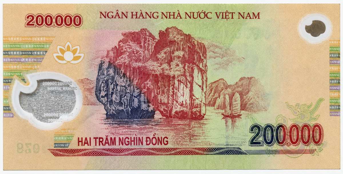 Hòn Đỉnh Hương, vịnh Hạ Long trên tờ 200.000 đồng được phát hành năm 2006. Ảnh: Trần Trọng Hà