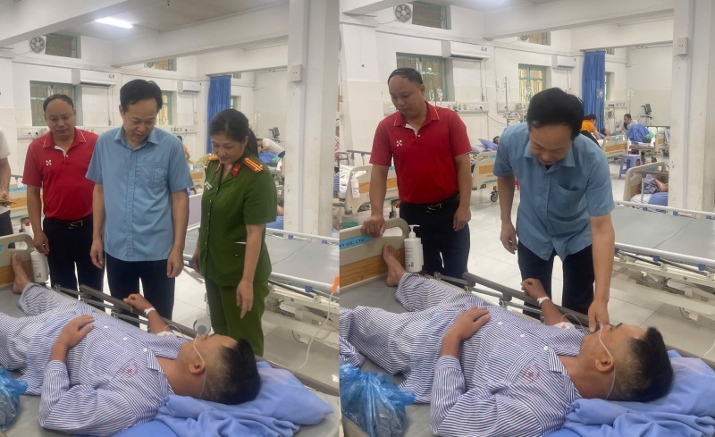 Lãnh đạo phường Thục Phán động viên thân nhân người tử nạn và động viên những người đang điều trị tại bệnh viện. Ảnh: Phường Thục Phán
