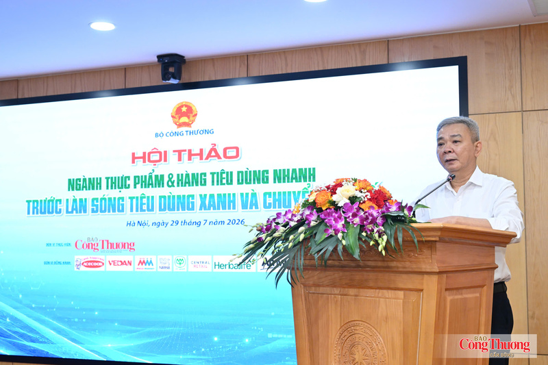 Ông Nguyễn Tiến Cường, Phó Tổng biên tập Báo Công Thương phát biểu khai mạc hội thảo.