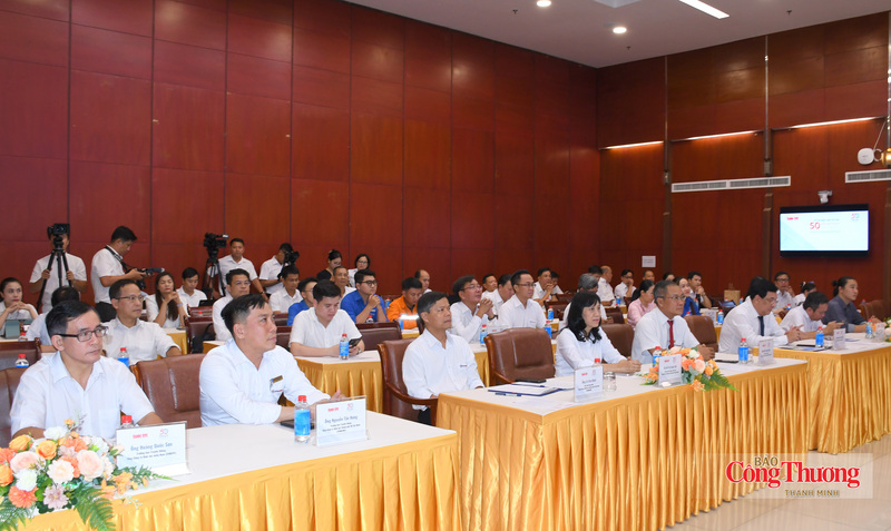 Đại biểu tham dự lễ trao giải.