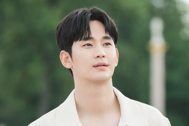 Kim Soo Hyun gây chú ý với diện mạo mới, rạng rỡ trên tạp chí Indonesia sau ồn ào