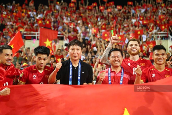 Báo Hàn Quốc khen “ma thuật” của huấn luyện viên Kim Sang-sik