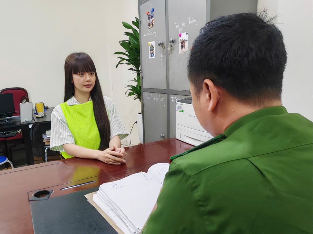 Nguyễn Thị Hương (hay còn gọi là Cô giáo Hương) tại cơ quan Công an. Ảnh: Công an TP Hà Nội