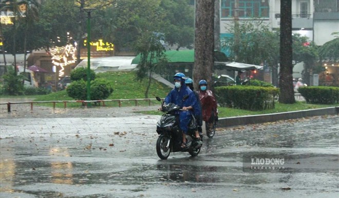 Dự báo khu vực mưa dông chiều và tối nay, có nơi mưa to trên 80mm