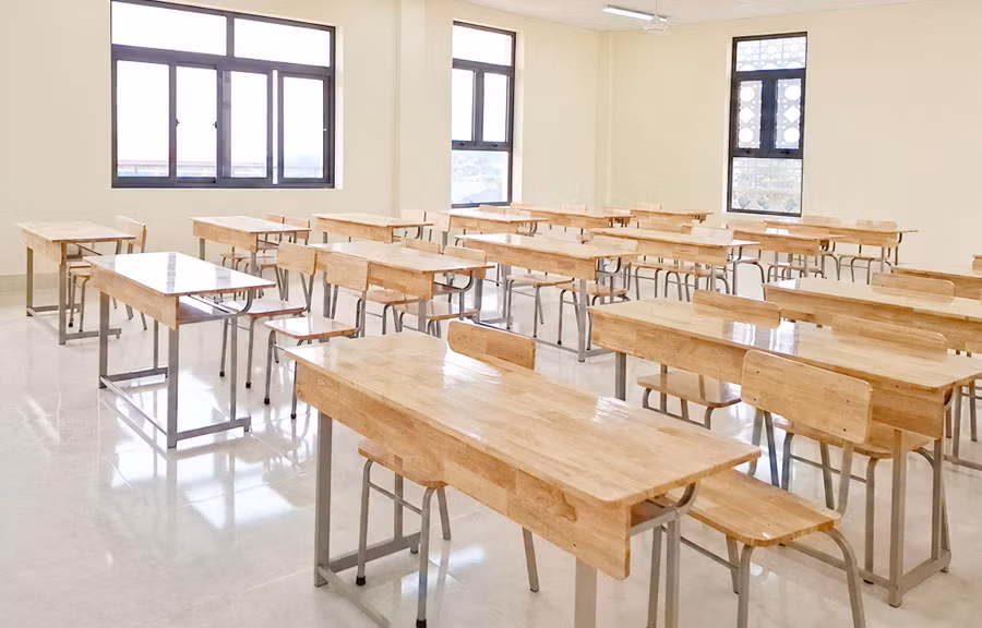 Bàn ghế mang thương hiệu The One sẵn sàng cho ngày khai giảng tại các điểm trường biên giới. img-0499.jpg