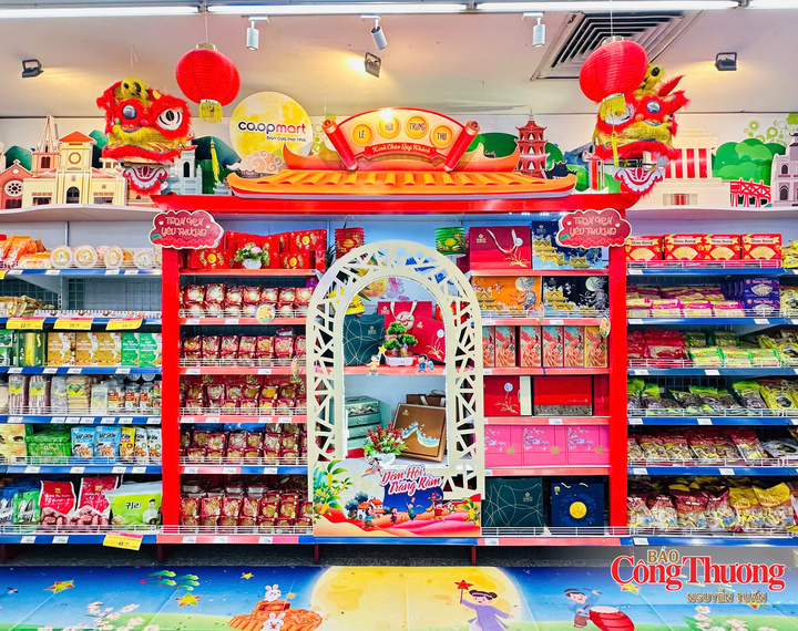 Các sản phẩm phục vụ Tết Trung thu được các trung tâm thương mại, siêu thị trưng bày đẹp mắt, đa dạng chủng loại